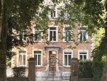 tres beau manoir