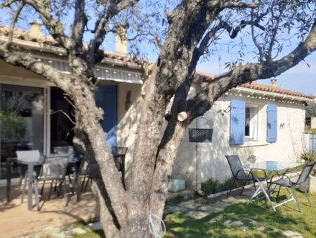 av grande maison de plain-pied climatisée piscine jardin arboré