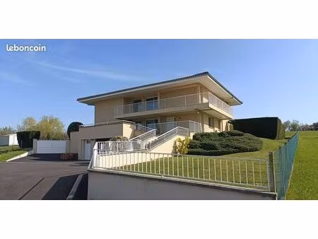 villa 240m² avec 6 grandes chambres un espace bureau et un immense garage