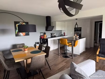 bel appartement t3 récent avec terrasse et vue imprenable sur le jura