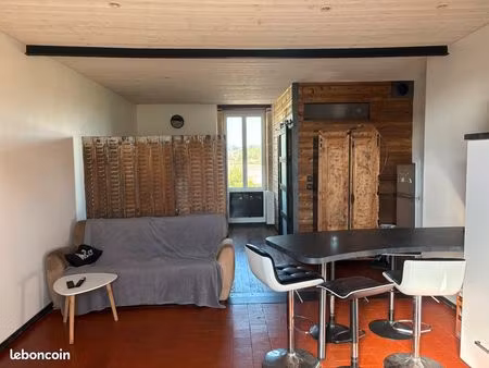 studio avec cuisine aménagée et équipée
