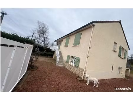 maison familiale à la campagne  entretenue avec soin et beaucoup de charme
