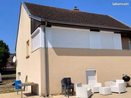 maison familiale de 115 m² avec piscine  sous-sol aménagé et garage indépendant de 50 m² –