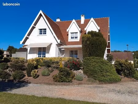 maison 198 m2 sur sous-sol avec dépendance 30 m2 et terrain 6725 m2