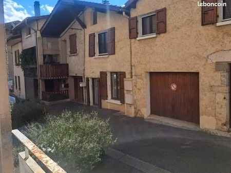 studio 1 pièce 27 m²
