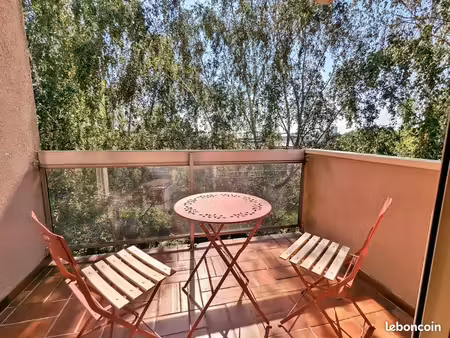 appartement dans une résidence calme et arborée  à deux pas du métro