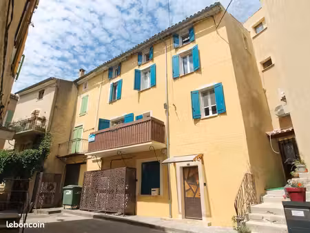 maison de village rénovée avec local commercial au cœur de sault
