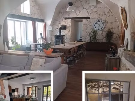 maison de village de caractère  222m2  terrasses  jardin  stationnements sur 545 m2