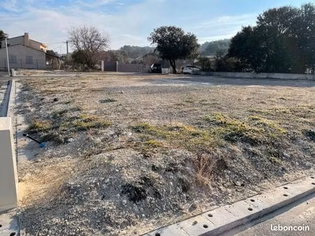 terrain 600 m² pertuis