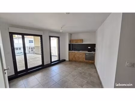 studio 1 pièce 27 m²