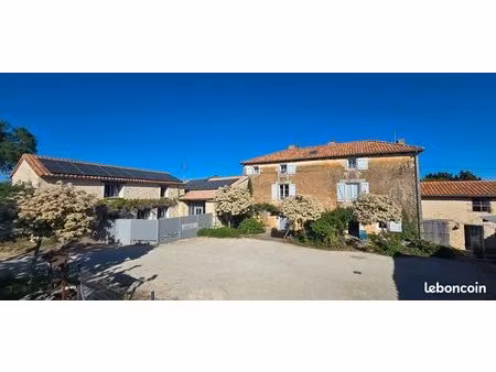 ensemble immobilier 432 m² - maison familiale + 3 logements loués - piscine - 10 min poiti