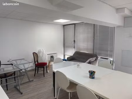 bureau lumineux a louer rue des capucins angers