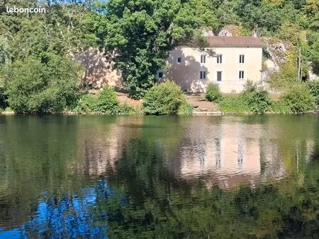 maison atypique avec vue sur la rivière