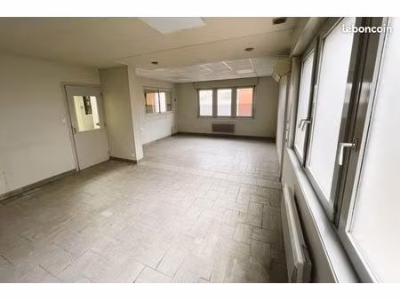local 141 m² digoin