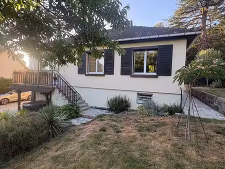 maison rénovée 63 m² – 2 chambres – sous-sol complet 63 m² – jardin – le trait