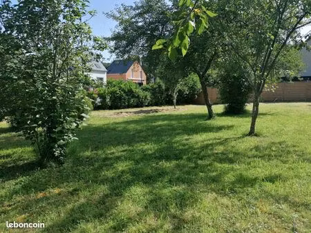rare : joli terrain à construire entre ville et nature