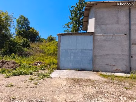local 40m2 + terrain attenant