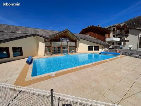 t3 avec piscine et parking aux pieds des pistes