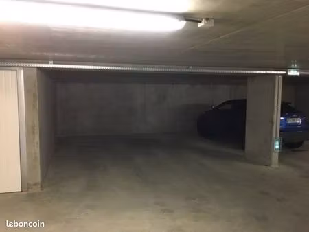 location 2 places de parking en sous-sol