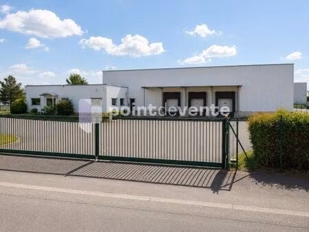 local commercial 1 500 m²