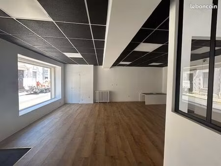 hypercentre de montluçon - particulier loue local professionnel de 55 m2 avec box et cave