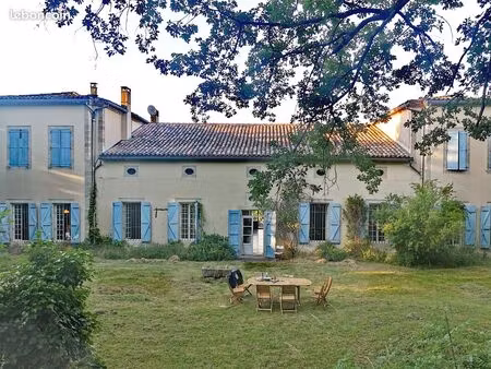 demeure xviiie 400m2 +parc 7500m2 charme calme et potentiel