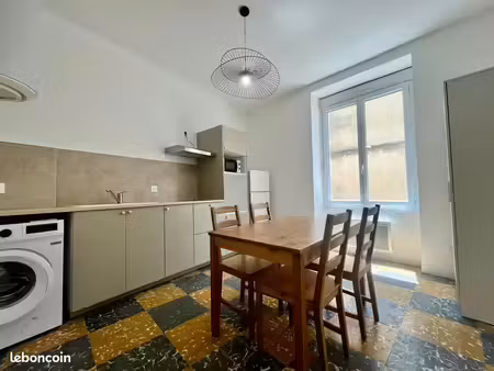 studio meublé et équipé de 30 m² – centre village