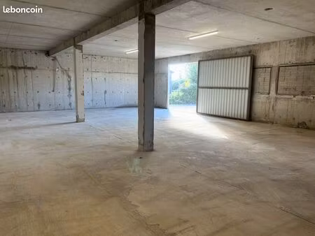 local d'activité / entrepôt 240 m² à louer – accès poids lourds – champagne-saint-hilaire 
