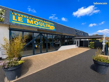local commercial de 154 m² - terrasse - parking - belle visibilité