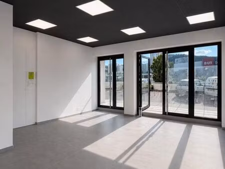 ? local professionnel neuf 35 m² – emplacement stratégique – 1 200 /mois cc