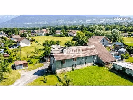 propriete cornier : terrain constructible et maison d'habitation ancienne