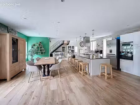 maison 8 pièces 286 m²