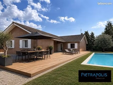 propriété 4 pièces 131 m²