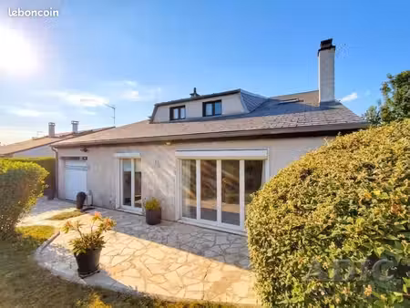 maison 8 pièces 162 m²