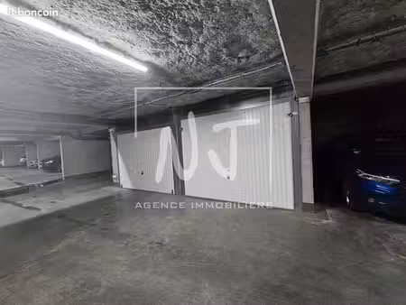 parking/box 1 pièce 9 m²
