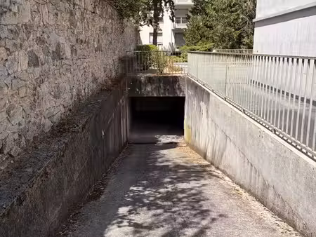 vends garage quartier emailleurs