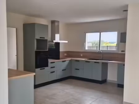 maison neuve de plain pied de 133m2  climatisée avec jardin