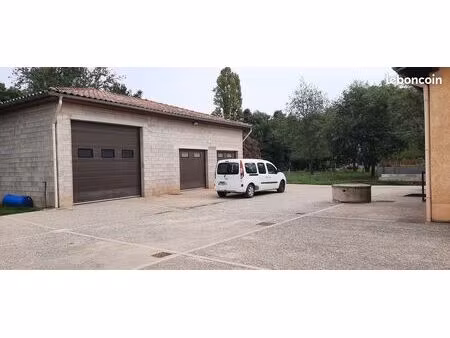 grande maison familiale avec garage et piscine