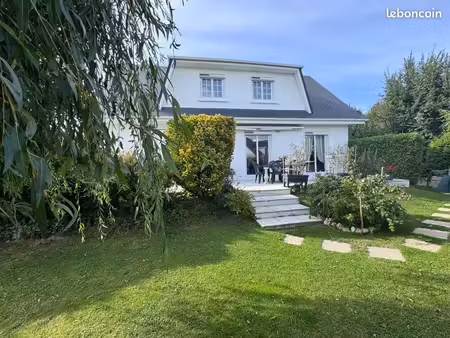 ? 137 m² habitables – vie de plain-pied – sous-sol complet – terrain 809 m²