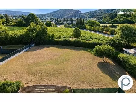 terrain 4 pièces 2376 m²