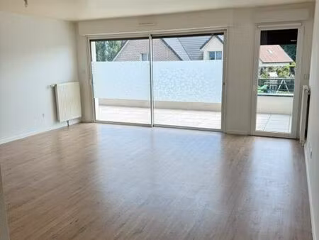 appartement f3 avec terrasse et parking