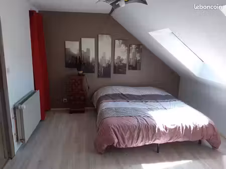 logement indépendant chauffage et électricité compris dans le bourg d'ecuillé