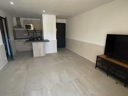 t2 rdc 40m2 dans résidence avec piscine