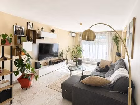 toulon est – t4 rénové 82 m² + terrasse 35 m² + parking + cave