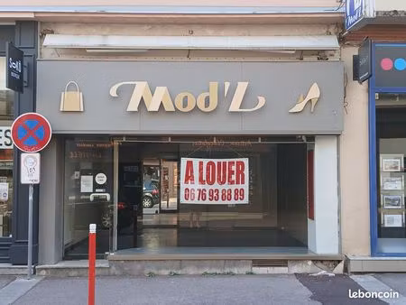 local commercial – 43.92 m²