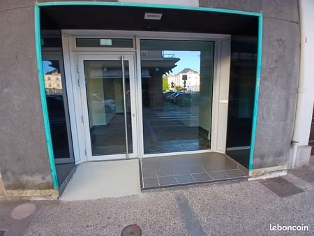 local commercial – 44 m²
