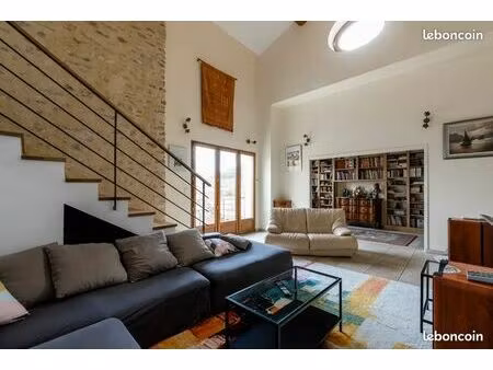 la maison aux volets verts - à louer à l'année dans un hameau - bonnieux