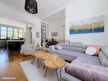 maison 6 pièces 208 m²