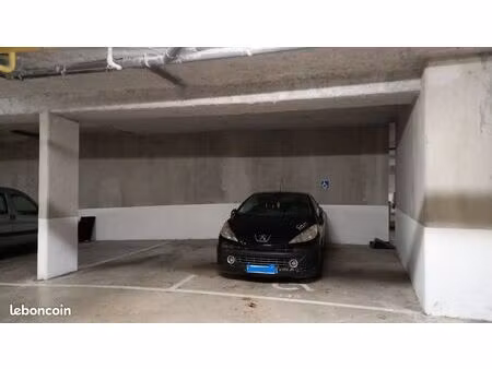 place de parking pmr dans residence securisee