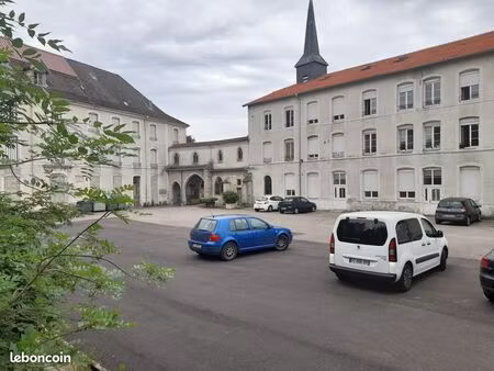 neufchateau centre f3 rdc parking sécurisé